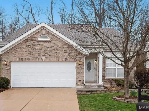 4312 Hollow Brook Ct, Florissant, MO 63034
