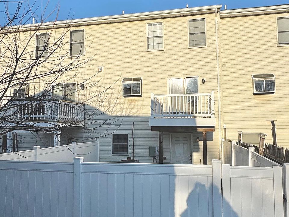2nd image of 12 Rutherford Pl
