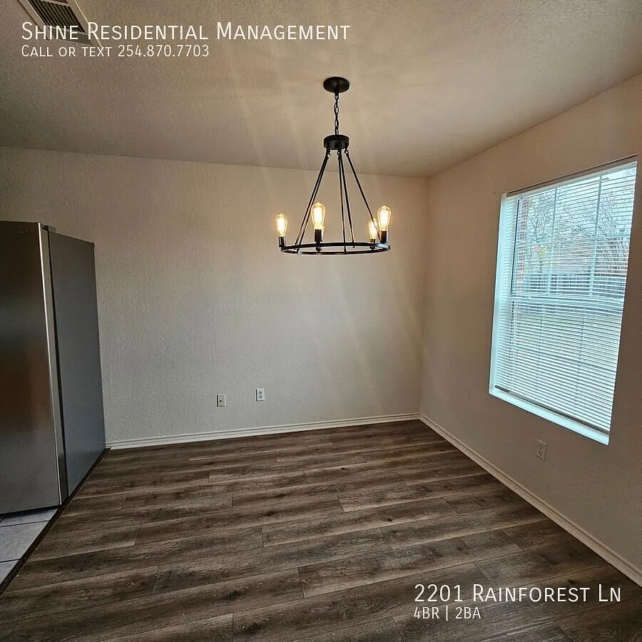 Spacious 4-Bedroom Home with a Covered Patio! — Photo 4