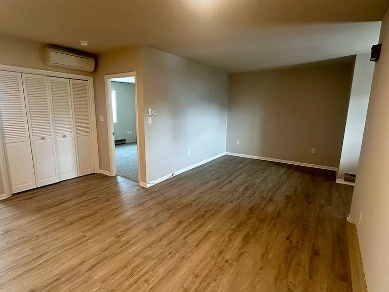 321 W Main St #B — Photo 7