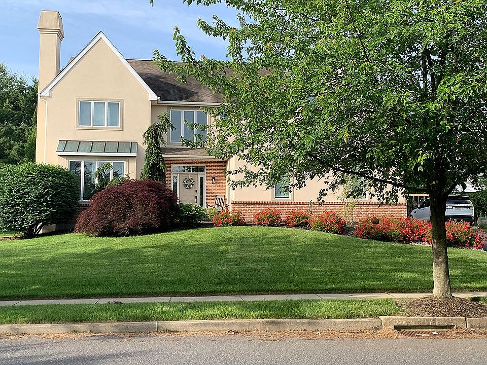 2nd image of 830 Dorset Rd
