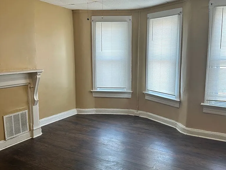 1649 N Fulton Ave — Photo 7
