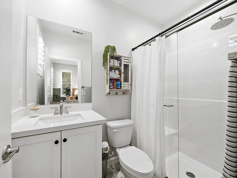 Gen-suite bathroom with walk in shower