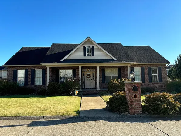 4035 Farmington Dr, Hurricane, WV 25526