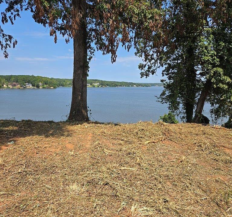 1st image of 210 Bluff Rd