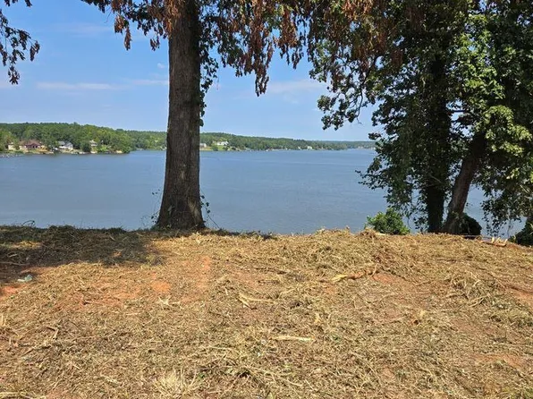210 Bluff Rd, Greenwood, SC 29649