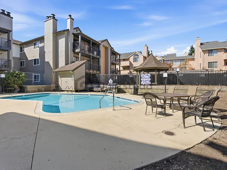 1318 B St #102 — Photo 40
