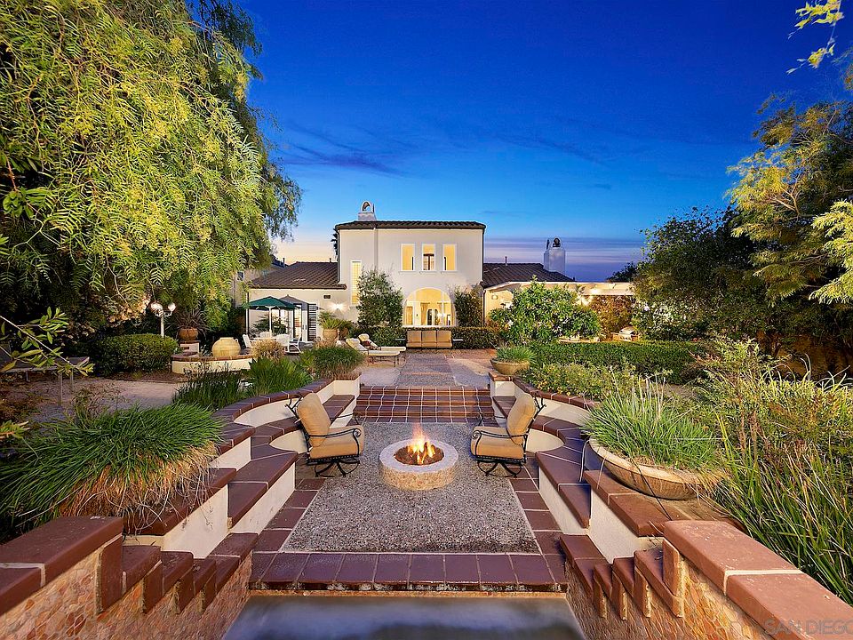 2nd image of 7460 Las Lunas