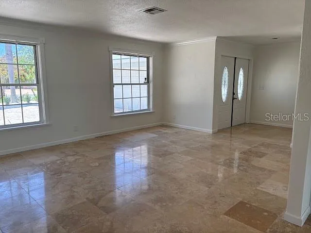 4 bed, 3.0 bath, 2380 sqft, $6,000 — Photo 3