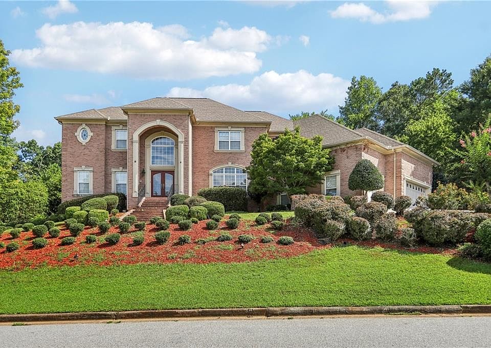 1st image of 2915 Loch Lomond Dr