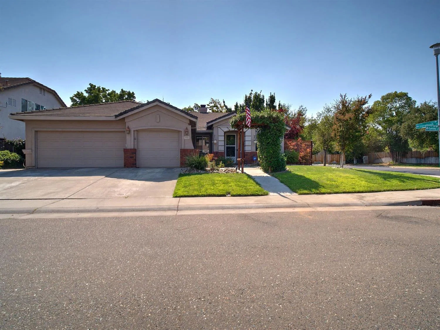 9510 Oakley Way photo 1