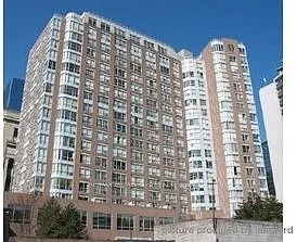 Photo 2 of 10 - 7 Carlton St #816 - Toronto, ON Building Photo - 7 Carlton St #816