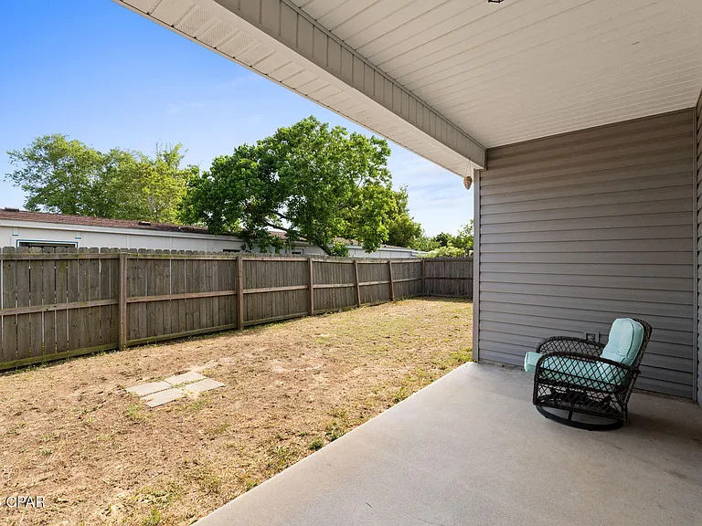 5206 Robins Ct — Photo 37