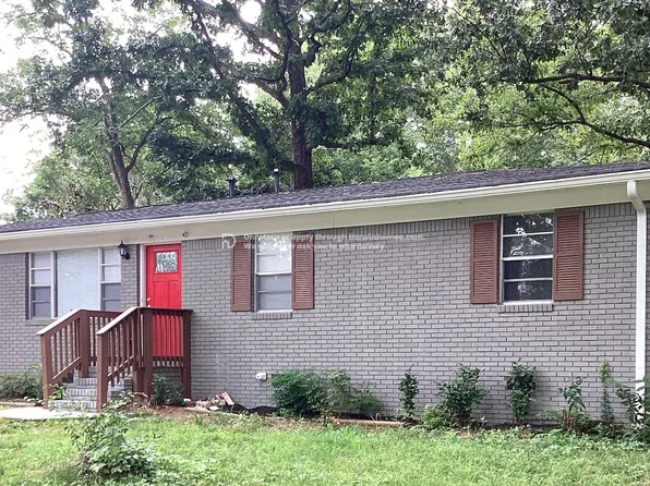 200 Robin Hood Ln, Hampton, GA 30228