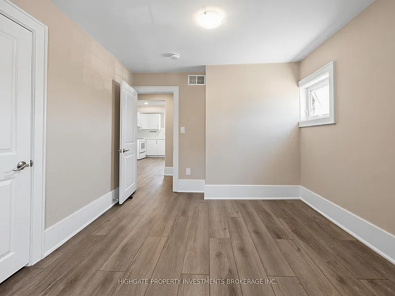 107 Kent St #UPPER — Photo 18