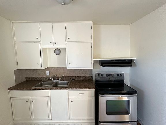 2nd image of 422 W Green Ave #422