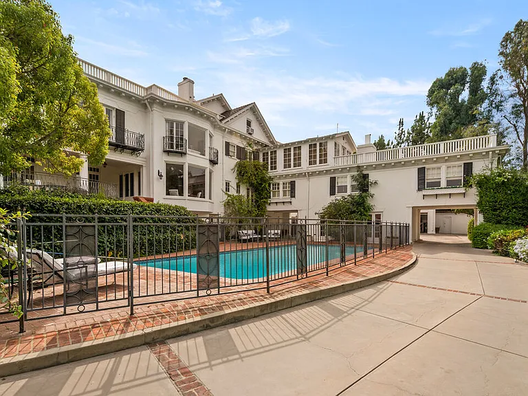 1006 N Crescent Dr — Photo 12