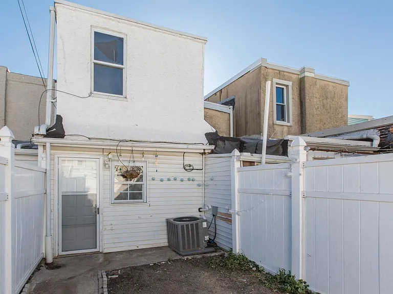 2826 Mercer St — Photo 24