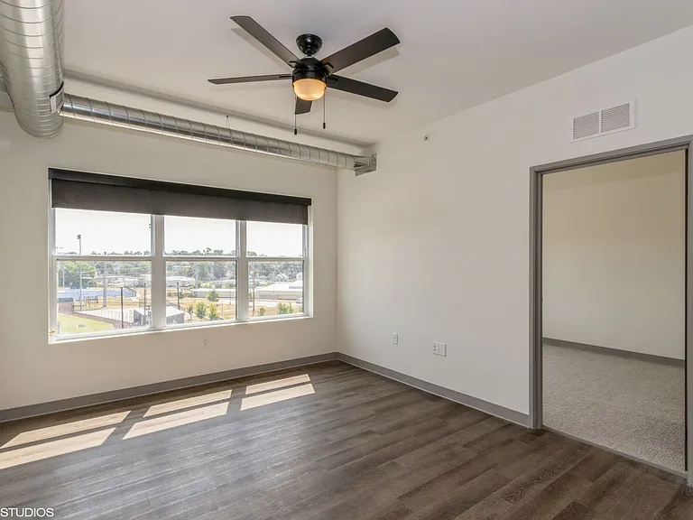 The Leo at the Hub Apartments — Photo 25