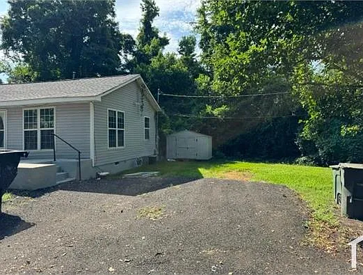 3 bed, 1025 sqft, $1,700 — Photo 3