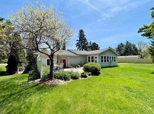 620 Joslyn Rd, Lake Orion, MI 48362