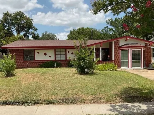 3827 Emerald Dr, Mesquite, TX 75150