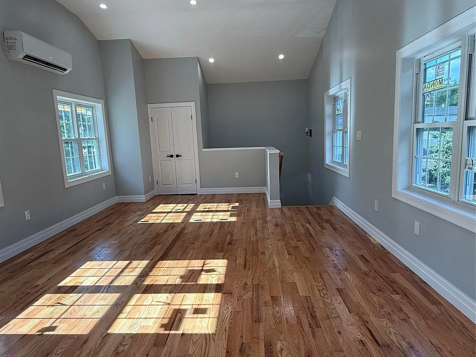 4 bed, 2.0 bath, 1500 sqft, $4,000 — Photo 3