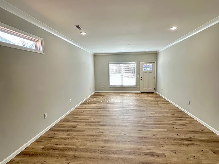 216 Kinniard Rd — Photo 2