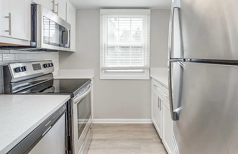 Sparrows Point Townhomes and Apartments — Photo 9