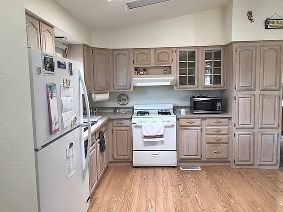 2nd image of 6 Wildwood Cir
