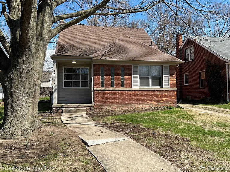 23280 Forest St — Photo 1