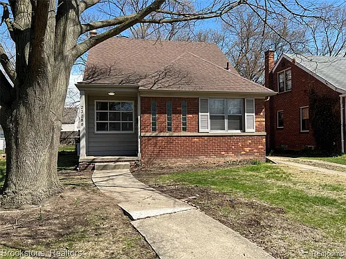 23280 Forest St Photo 1