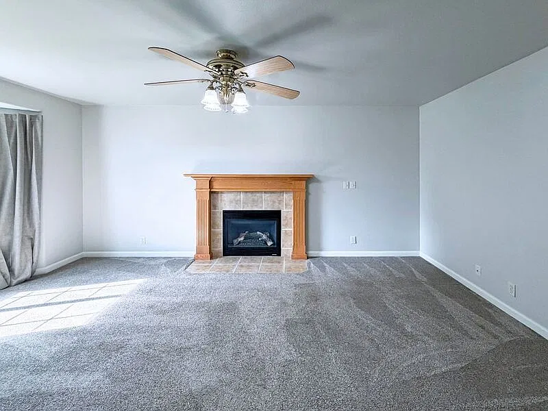 3 bed, 2.0 bath, 1713 sqft, $2,795 — Photo 2