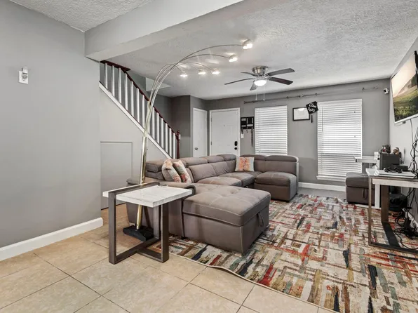 6111 Beverly Hill St #50, Houston, TX 77057