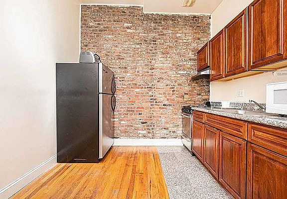 4th image of 346 Gates Ave APT 2A