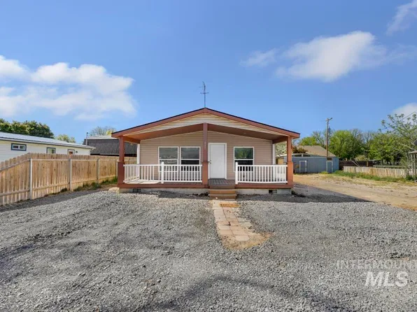 435 1st Ave E, Wendell, ID 83355