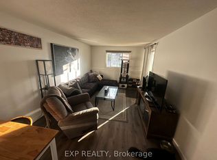 216 Viewmount Dr #102, Ottawa, ON K2E 7X4