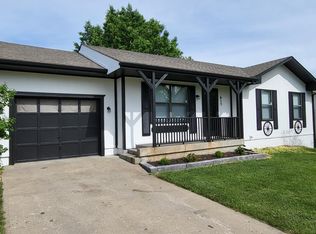615 Younger Dr, Harrisonville, MO 64701