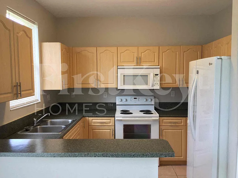 10773 SW 245th St — Photo 7