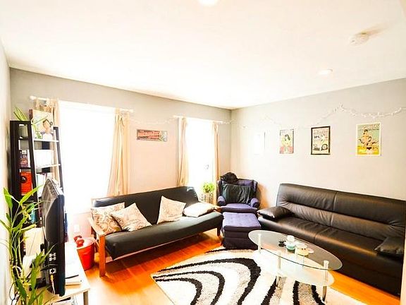 5th image of 574 Washington St #3Z