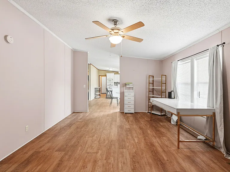 219 Weyburn St — Photo 12