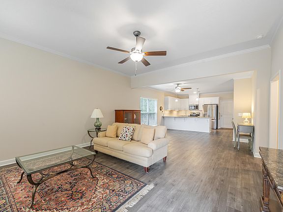 4th image of 213 Riverbank Way