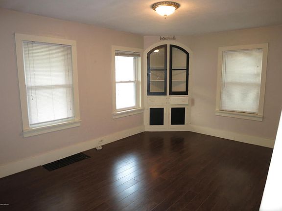 4th image of 111 Pine St