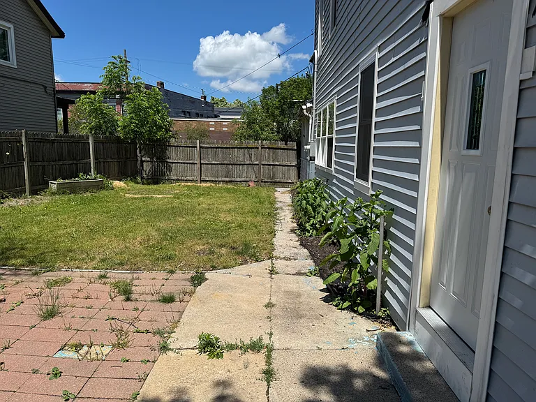 752 Butterworth St SW — Photo 8