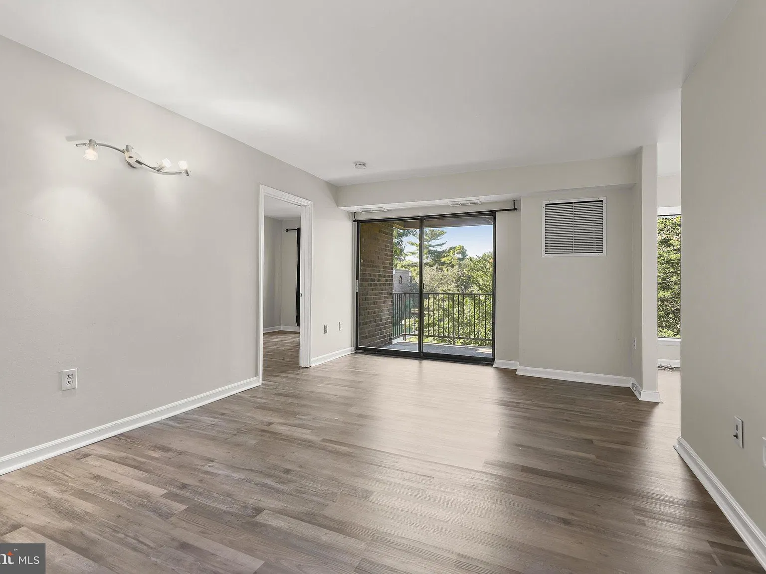 21 Silverwood Cir — Photo 3
