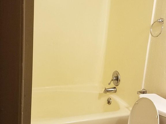 5th image of 420 S Maple St