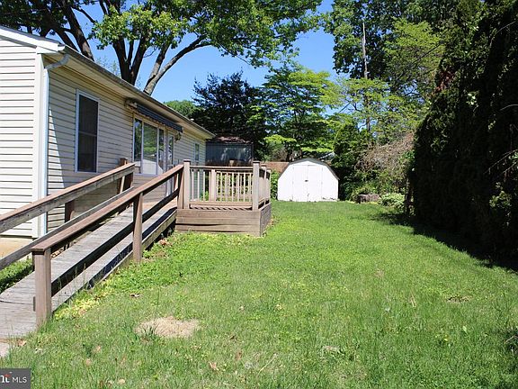 3rd image of 223 Rosewood Ave