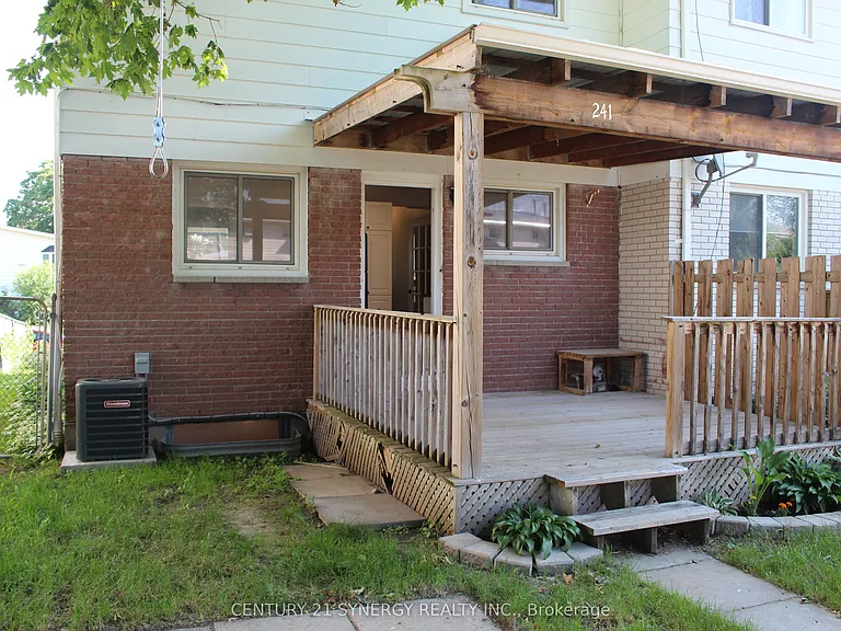 241 Wilfred Cres — Photo 19