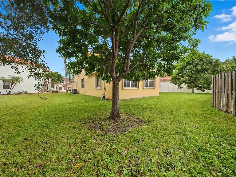 3802 SW 165th Ter — Photo 43