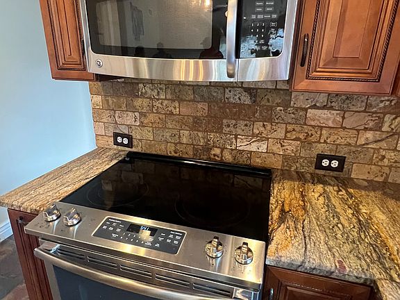 3rd image of 1216 Pleasant Oaks Dr